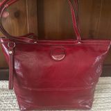 signature red patent leather shoulder bag Photo 0