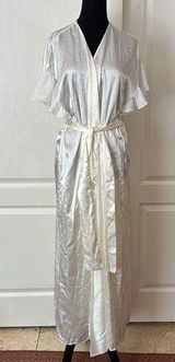 Flora Nikrooz NWT FLORA WHITE IVORY SATIN ROBE Photo 0