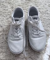 White Platform Photo 0