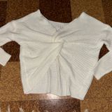 front twist sweater  Photo 0