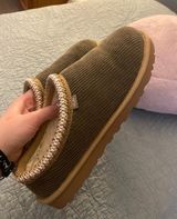 UGG Slippers Photo 0