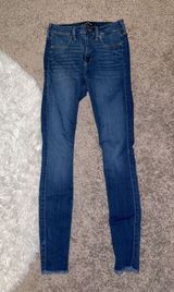 Hollister High-Rise Jeans Photo 0
