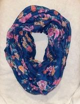 Charlotte Russe infinity scarf Photo 0