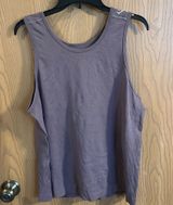 Studio Women’s Sleeveless Tank Top Medium Photo 0