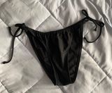 Black String Bikini Photo 0