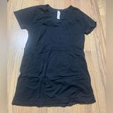 Athleta black tee medium Photo 0