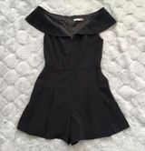 🌟Alice & Olivia Wilmarie Romper Photo 0