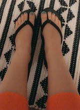 black  flip flops Photo 0