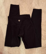 ARITZIA TNA GOLDEN BLACK LEGGINGS SZ 4 Rtp $78 Sooo soft, buttery! Feels like aligns Photo 0