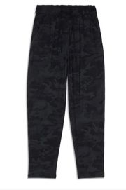 Lululemon Size 6   Black Camo Pants