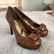 Dollhouse Women's Size 7.5 Castaway Platform Pump Heel Brown Embossed With Bow