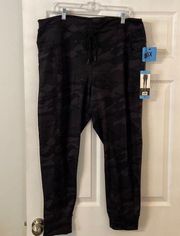 SPYDER Active size 3X inseam 27” brand new with tag black camo