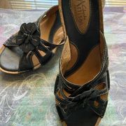 Artisian SZ 9M Black leather Flower Floral Wedge