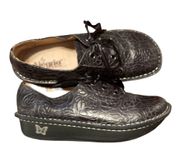 Women's Alegria "Abbi"  Black Embossed Rose Oxford Clog EU 40