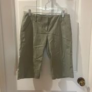 Elie Tahari ✨3 for $15✨ Y2K Green Khaki Bermuda Shorts Size 0