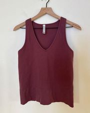 Athleta Seamless Ribbed Athletic Activewear V Neck Tank Top. Large