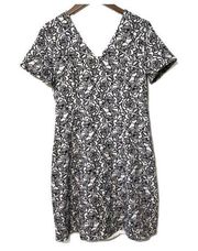 Chico's Black White Short Sleeve V-Neck Dress Size 2