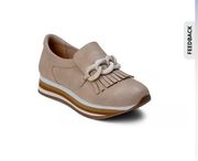 Bess sneaker size 6 beige/tan