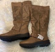 Beautiful Dream Pairs Women’s Boots Brand New size 10