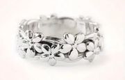 Beautiful Ladies  Flower Ring Size 7