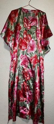 Vintage One Hanes Place night gown or dress floral design with pockets