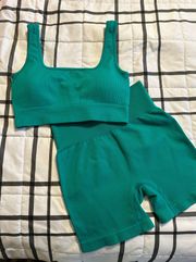 WOMENS GREEN/BLUE GYM OUTFIT SET MEDIUM BIKER SHORTS W/ SPORTS BRA SZ MD