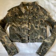 Camo Distressed cropped Jacket 