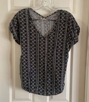 Pink Rose B/W Print V Neck Short Sleeve Top Medium