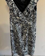 Jones New York Women's Black/White Sheath Dress Boat Colar V neck size 10 Midi