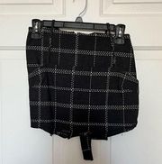 ADORABLE TWO PIECE SKORT SET!! Size small