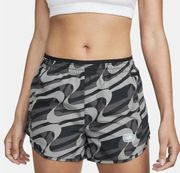 Nike NWT  Women's Dri-FIT Icon Clash Tempo Luxe Running Shorts XL