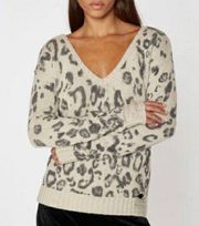 Pam & Gela Leopard Print V Neck Pullover Sweater Size Large