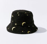 Urban Outfitters Embroidered Sherpa Bucket Hat NWT