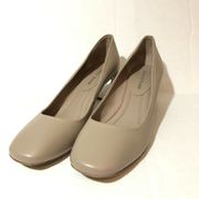 Donald Pliner Women's Corin Beige Soft Leather Mirror Block Heel Pump Size 9.5