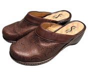 Soft Walk Tooled Leather Mule Clogs Size 10 wide