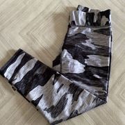 Terez Women’s Black/Grey Camouflage Crop Leggings
