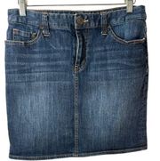 Tommy Hilfiger dark wash mini denim in size 6. EUC