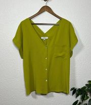 Sweet Rain Women’s Large Chartreuse Green Short Sleeve Lightweight Pocket Blouse