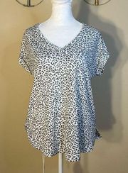 Collection by Bobeau White Gray Cuffed Short Sleeve Leopard Print Top Small