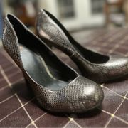 Women's Daley Pump in Silver Faux Snakeskin, Size 6 (Worn Once!)