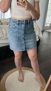 Good American Women’s 6/28 Blue Button Front Mini Denim Skirt