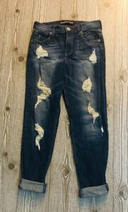 MEDIUM WASH DISTRESSED BOYFRIEND JEAN