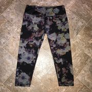 ACTIVE LIFE MEDIUM FLORAL WORKOUT CAPRI PANTS