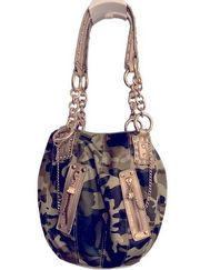 Kathy Van Zeeland Camo purse
Good condition pre owned bag Gorgeous.