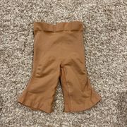 SKIMS Sculpting Short Mid Thigh in Ochre S/M