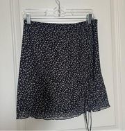 🌴 Black with White and Green Flower Cinch Side Mini Skirt Size Large