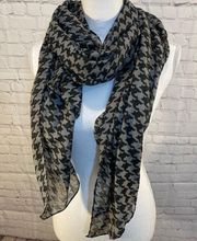 LIFE IS GOOD Houndstooth Scarf