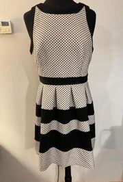 Elle size 12 sleeveless black and white dress.