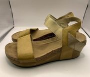Pierre Dumas Womens Low Wedge Double Band Sandals Fall Heels Light Tan Gold 10