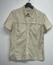 LL Bean Womens Short Sleeve Vented Fishing Shirt Size M Cream Nylon Button Up